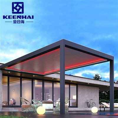 Pergola z bokami i dachem